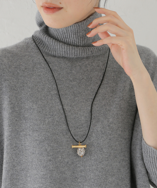 【TIMELESS PEARLY】 CORD NOIR AVEC BOULE EN STRASS BARRE：ネックレス