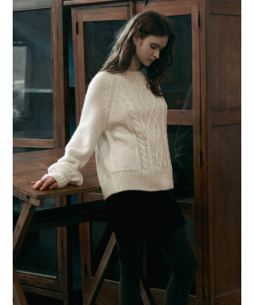 LENINA(レニーナ)の「SYLVIA cable sweater_IVORY(ニット/セーター・レディース・アイボリー・FREE)」の2枚目の写真