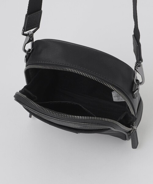 BLACK LABEL CRESTBRIDGE（ブラックレーベル・クレストブリッジ）の「ナイロンコンビカルゼシャドークレストブリッジチェックビジネスミニクロスボディバッグ（ボディバッグ/ウエストポーチ・メンズ・ネイビー/ブラック・FREE）」の7枚目の写真