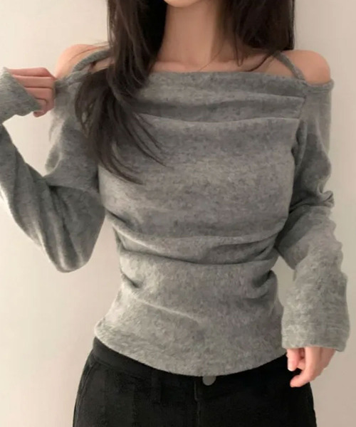 VIVID LADY(ビビッドレディー)の「ホルター紐付き ドレープ 起毛 オフショルトップス(Tシャツ/カットソー・レディース・グレー/アイボリー/ブラック/ワイン・FREE)」の3枚目の写真