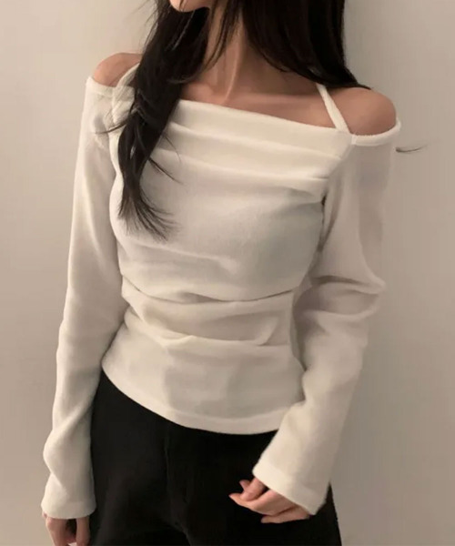 VIVID LADY(ビビッドレディー)の「ホルター紐付き ドレープ 起毛 オフショルトップス(Tシャツ/カットソー・レディース・グレー/アイボリー/ブラック/ワイン・FREE)」の2枚目の写真