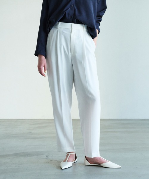 N.O.R.C(ノーク)の「【Oggi掲載】バックサテンストレッチタックストレートパンツ(その他パンツ・レディース・ネイビー/ホワイト/サックスブルー・S/M)」の1枚目の写真