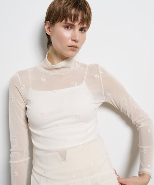 LANVIN en Bleu（ランバンオンブルー）の「フラワー刺繍チュールカットソー（Tシャツ/カットソー・レディース・オフホワイト/ブラウン・38）」の2枚目の写真