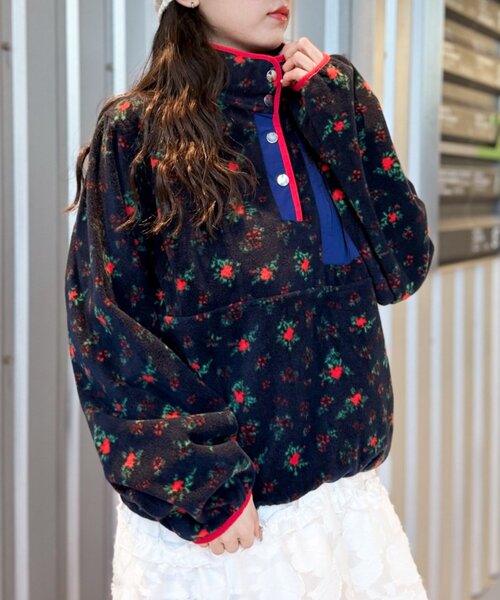 w closet（ダブルクローゼット）の「花柄フリースプルオーバー（Tシャツ/カットソー・レディース・アイボリー/ネイビー・FREE）」の2枚目の写真