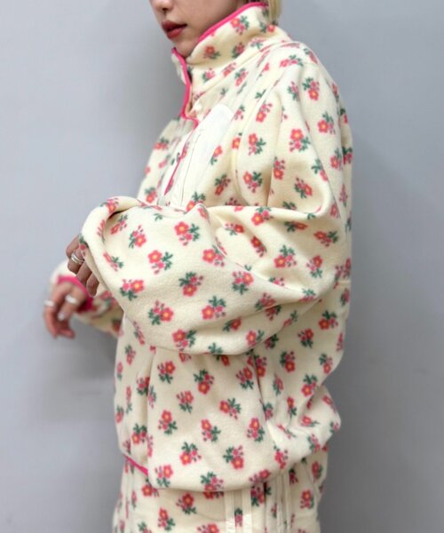 w closet（ダブルクローゼット）の「花柄フリースプルオーバー（Tシャツ/カットソー・レディース・アイボリー/ネイビー・FREE）」の3枚目の写真