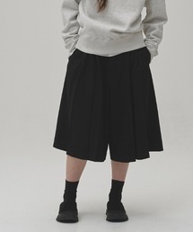 Pleats Bermuda Pants