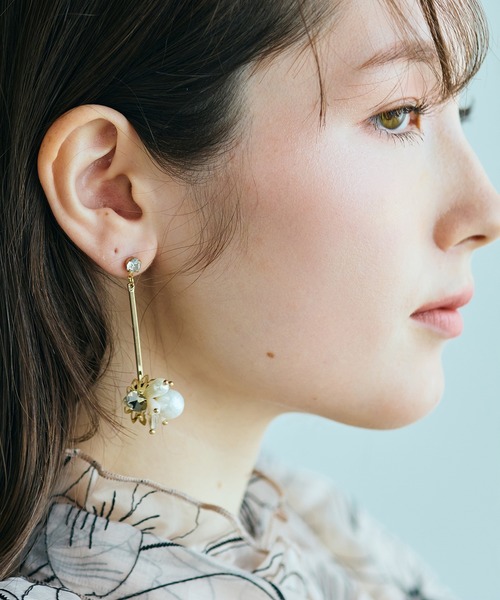 Audie a Muses(オーディアミューズ)の「ビジューパール調バーピアス(ピアス(両耳用)・レディース・ゴールド・FREE)」の4枚目の写真