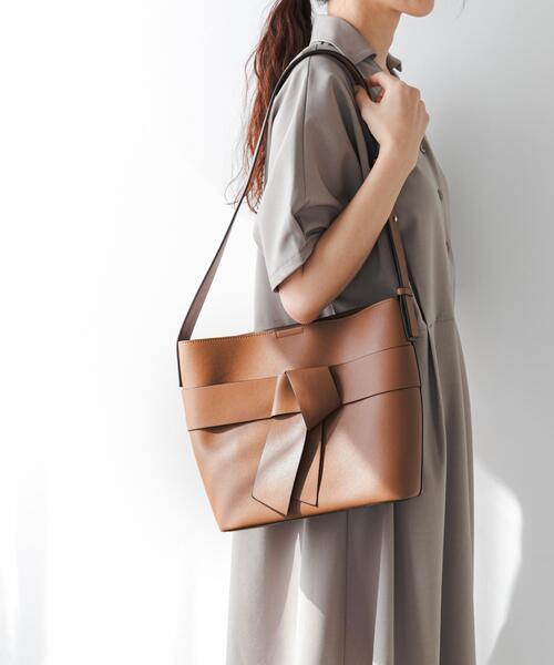 URBAN RESEARCH DOORS（アーバンリサーチドアーズ）の「リボンショルダーバッグ（ショルダーバッグ・レディース・キャメル/ブラック・ONE）」の2枚目の写真