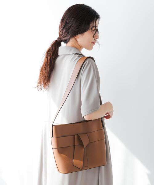 URBAN RESEARCH DOORS（アーバンリサーチドアーズ）の「リボンショルダーバッグ（ショルダーバッグ・レディース・キャメル/ブラック・ONE）」の4枚目の写真