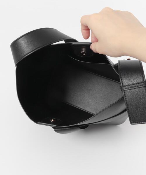 URBAN RESEARCH DOORS（アーバンリサーチドアーズ）の「リボンショルダーバッグ（ショルダーバッグ・レディース・キャメル/ブラック・ONE）」の14枚目の写真