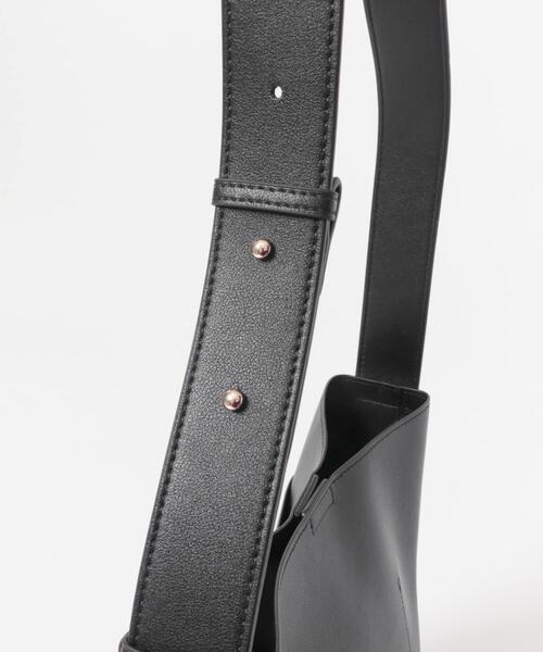 URBAN RESEARCH DOORS（アーバンリサーチドアーズ）の「リボンショルダーバッグ（ショルダーバッグ・レディース・キャメル/ブラック・ONE）」の3枚目の写真