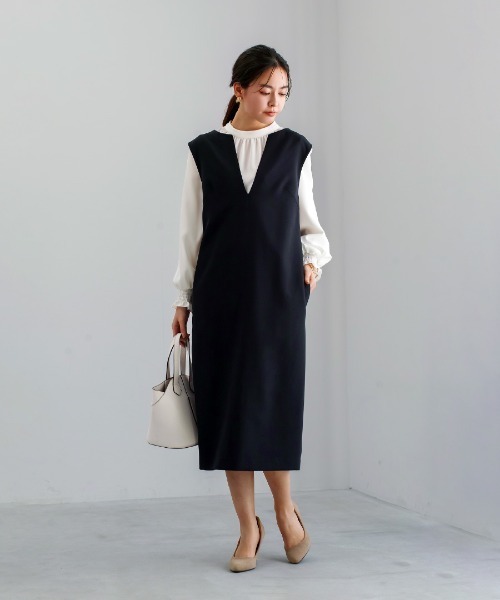 White Collection（ホワイトコレクション）の「【 ディテール映え 】ソフトツイル・袖口シャーリングフレアブラウス（シャツ/ブラウス・レディース・スモークピンク/オフホワイト/グレイッシュブルー・S/M/L）」の7枚目の写真