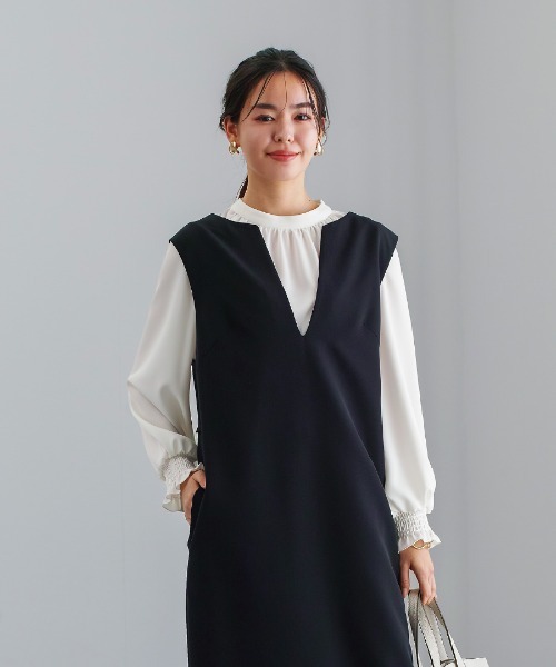 White Collection（ホワイトコレクション）の「【 ディテール映え 】ソフトツイル・袖口シャーリングフレアブラウス（シャツ/ブラウス・レディース・スモークピンク/オフホワイト/グレイッシュブルー・S/M/L）」の8枚目の写真