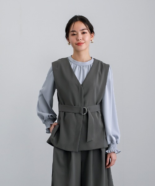 White Collection（ホワイトコレクション）の「【 ディテール映え 】ソフトツイル・袖口シャーリングフレアブラウス（シャツ/ブラウス・レディース・スモークピンク/オフホワイト/グレイッシュブルー・S/M/L）」の16枚目の写真