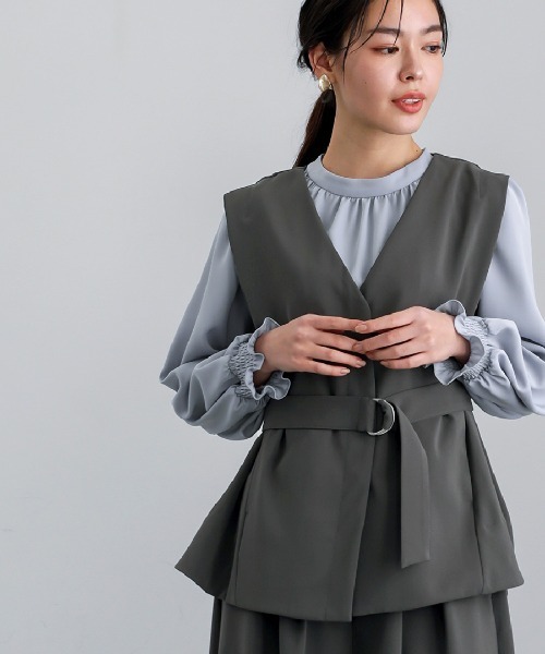 White Collection（ホワイトコレクション）の「【 ディテール映え 】ソフトツイル・袖口シャーリングフレアブラウス（シャツ/ブラウス・レディース・スモークピンク/オフホワイト/グレイッシュブルー・S/M/L）」の18枚目の写真