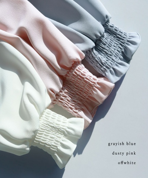 White Collection（ホワイトコレクション）の「【 ディテール映え 】ソフトツイル・袖口シャーリングフレアブラウス（シャツ/ブラウス・レディース・スモークピンク/オフホワイト/グレイッシュブルー・S/M/L）」の21枚目の写真