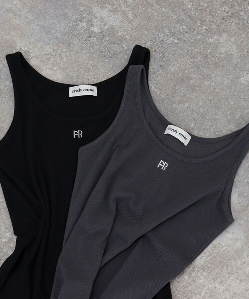 fredy emue（フレディエミュ）の「FR刺繍タンクトップ（タンクトップ・レディース・ブラック/ライトグレー/チャコールグレー/オフホワイト・38）」の4枚目の写真