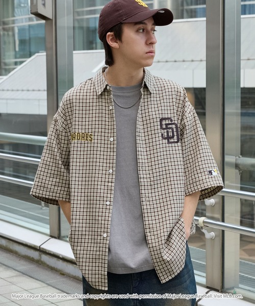 MLB(メジャーリーグベースボール)の「MLB/メジャーリーグベースボール 別注 ロゴ刺繍 アソートチェック オーバーサイズ レギュラーカラー半袖シャツ(シャツ/ブラウス・メンズ・ブラック系/ベージュ系/ブラック/ブラウン/レッド/ネイビー系/グレー・M/L)」の16枚目の写真