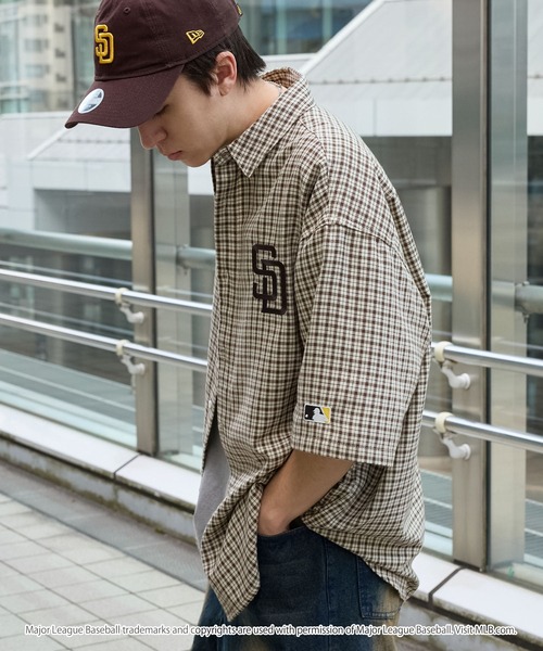 MLB(メジャーリーグベースボール)の「MLB/メジャーリーグベースボール 別注 ロゴ刺繍 アソートチェック オーバーサイズ レギュラーカラー半袖シャツ(シャツ/ブラウス・メンズ・ブラック系/ベージュ系/ブラック/ブラウン/レッド/ネイビー系/グレー・M/L)」の17枚目の写真