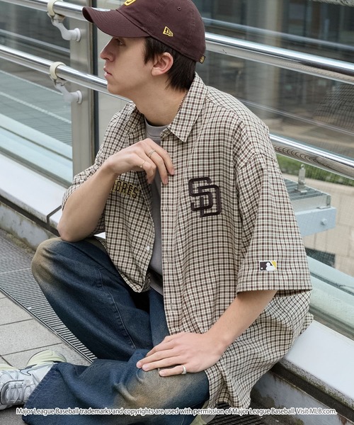 MLB(メジャーリーグベースボール)の「MLB/メジャーリーグベースボール 別注 ロゴ刺繍 アソートチェック オーバーサイズ レギュラーカラー半袖シャツ(シャツ/ブラウス・メンズ・ブラック系/ベージュ系/ブラック/ブラウン/レッド/ネイビー系/グレー・M/L)」の20枚目の写真
