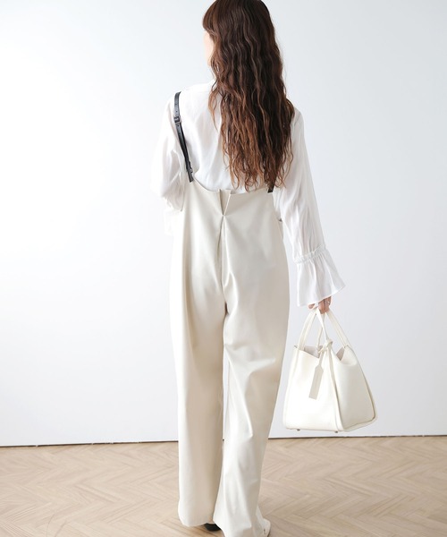 La-gemme(ラジェム)の「サスペンダー付きワイドサロペット(サロペット/オーバーオール・レディース・ブラック/アイボリー/ベージュ/チェック・フリー)」の6枚目の写真