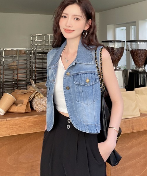 emi+(エミプラス)の「ショート丈デニムベスト(ベスト・レディース・インディゴブルー/ブルー・FREE)」の4枚目の写真