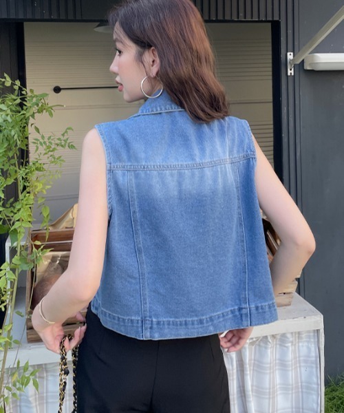emi+(エミプラス)の「ショート丈デニムベスト(ベスト・レディース・インディゴブルー/ブルー・FREE)」の8枚目の写真