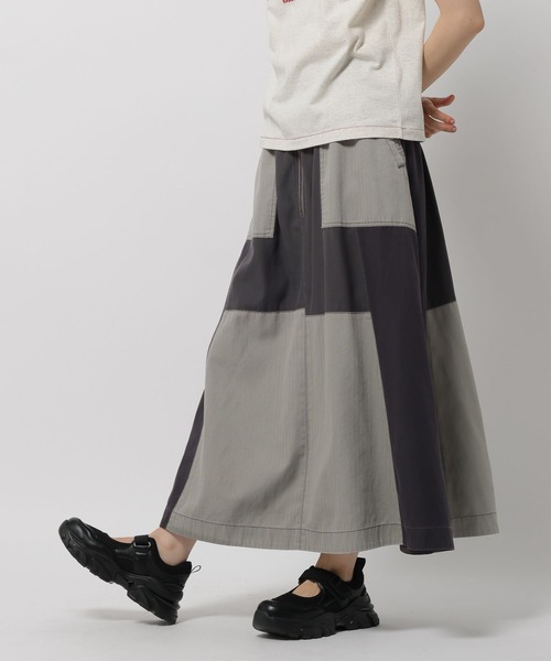 niko and...（ニコアンド）の「リメイクライクセミフレアスカート（スカート・レディース・アイボリー/カーキ/チャコール・FREE）」の2枚目の写真