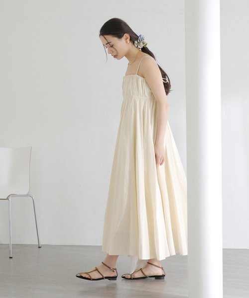 La TOTALITE（ラトータリテ）の「《WEB限定》【洗える】ギャザーキャミワンピース（ワンピース・レディース・ブラック/ホワイト/ベージュ・38/36）」の16枚目の写真