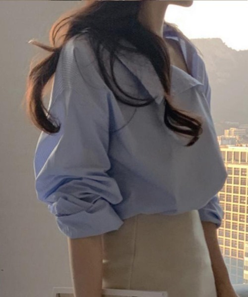 mielu(ミエル)の「アシンメトリーカラーストライプシャツ(シャツ/ブラウス・レディース・ブルー・LARGE/MEDIUM/SMALL)」の2枚目の写真