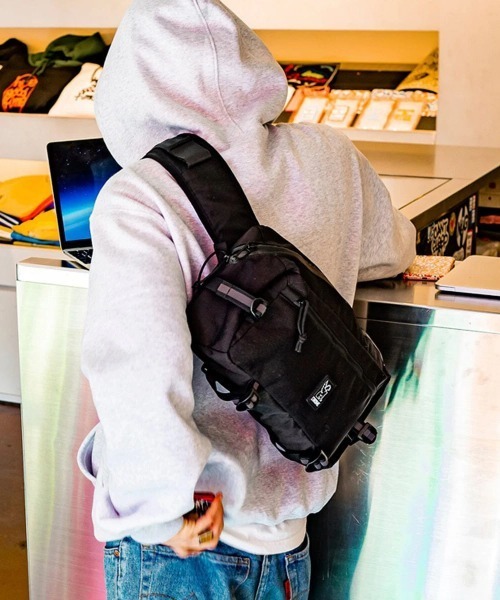 CHROME（クローム）の「CHROME/クローム　KADET 9L（ボディバッグ/ウエストポーチ・メンズ・ブラック・FREE）」の7枚目の写真