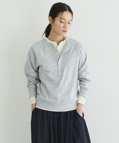 GARAGE OF GOOD CLOTHING(ガレージオブグッドクロージング)の「【日本製】前後2Wayコンパクトプルオーバー(Tシャツ/カットソー・レディース・ライトグレー/オフホワイト/ネイビー・FREE)」の2枚目の写真