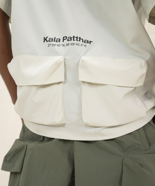 KALAPATTHAR(カラパタール)の「Woven Logo Back Pocket T-Shirt - Light Gray(Tシャツ/カットソー・メンズ・その他・MEDIUM/LARGE/X-LARGE)」の4枚目の写真