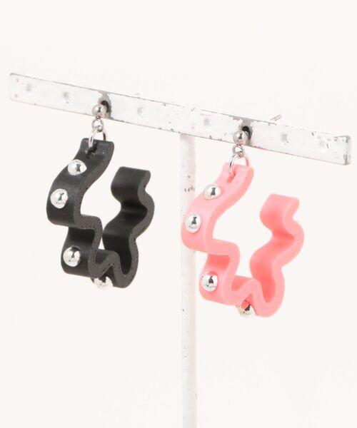 tone（トーン）の「Beauty bell/うねうねカラフルピアス(S)（ピアス（両耳用）・レディース・イエロー系その他/ホワイト系その他2/イエロー系その他2/グリーン/パープル系その他2/レッド/オレンジ系その他2/ピンク系その他2/ピンク/ブラック/パープル/ホワイト/ベージュ・FREE）」の11枚目の写真