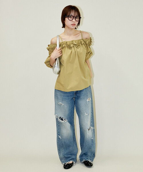 PUBLUX（パブリュクス）の「PUBLUX/パブリュクス フリル オフショル ブラウス　限定展開（Tシャツ/カットソー・レディース・ベージュ/チャコールグレー/オフホワイト・ﾌﾘ-）」の9枚目の写真