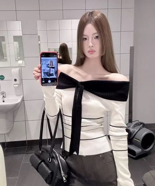 VIBGYOR(ヴィブジョー)の「【EIZZ/アイズ】バイカラー リボン オフショルダー リブニット トップス(ニット/セーター・レディース・ホワイト・FREE)」の6枚目の写真