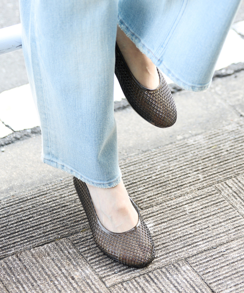 MOHI(モヒ)の「《別注カラーあり》MOHI/モヒ メッシュフラットシューズ 3-2533- PVC(パンプス・レディース・ベージュ/ブラック・38/37/36/39)」の2枚目の写真