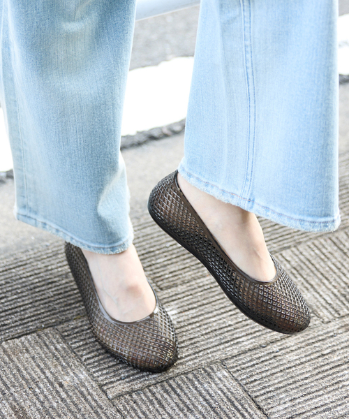 MOHI(モヒ)の「《別注カラーあり》MOHI/モヒ メッシュフラットシューズ 3-2533- PVC(パンプス・レディース・ベージュ/ブラック・38/37/36/39)」の6枚目の写真