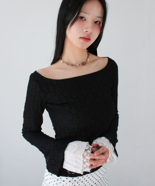 RUBATI（ルバティ）の「アリーナアンティークレースロングスリーブTシャツ_ブラック（Tシャツ/カットソー・レディース・その他・1/2）」の4枚目の写真