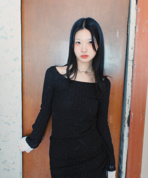 RUBATI（ルバティ）の「アリーナアンティークレースロングスリーブTシャツ_ブラック（Tシャツ/カットソー・レディース・その他・1/2）」の3枚目の写真