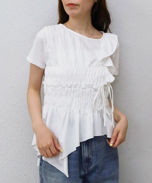 archives(アルシーヴ)の「【アシメフリルで視線を惹く主役TEE】アシメギャザーフリルTEE(Tシャツ/カットソー・レディース・クリーム/ブラック/オフホワイト・MEDIUM)」の1枚目の写真