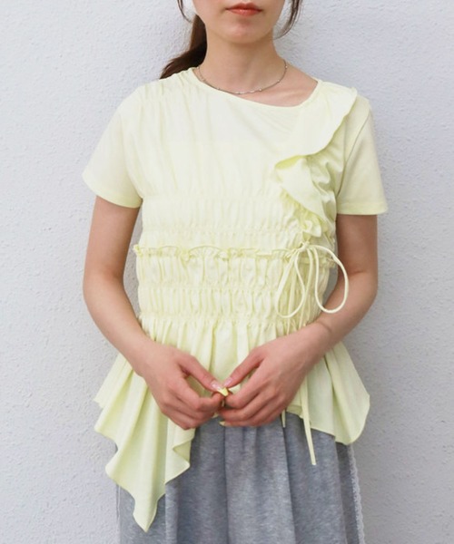 archives(アルシーヴ)の「【アシメフリルで視線を惹く主役TEE】アシメギャザーフリルTEE(Tシャツ/カットソー・レディース・クリーム/ブラック/オフホワイト・MEDIUM)」の3枚目の写真