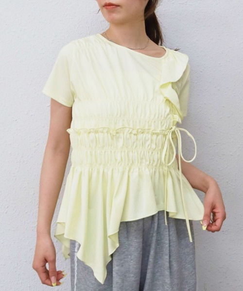 archives(アルシーヴ)の「【アシメフリルで視線を惹く主役TEE】アシメギャザーフリルTEE(Tシャツ/カットソー・レディース・クリーム/ブラック/オフホワイト・MEDIUM)」の4枚目の写真
