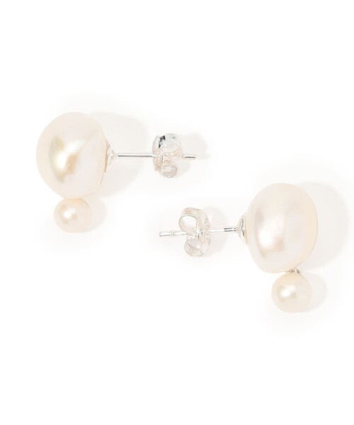 RAGBAG STUDIO(ラグバッグストゥディオズ)の「RAGBAG LUMORA SMALL STUDS ピアス(ピアス(両耳用)・レディース・ホワイト系その他・FREE)」の2枚目の写真