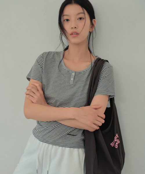 WEDNESDAYOASISFORWOMEN（ウェンズデー オアシス フォー ウーマン）の「ウィークデイズカラー ナイロンショルダーバッグ_DEEP BROWN(WB6AC05)（ショルダーバッグ・レディース・ダークブラウン・FREE）」の2枚目の写真