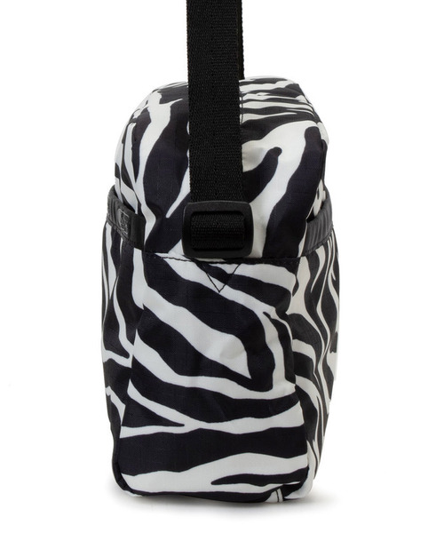 LeSportsac(レスポートサック)の「DANIELLA CROSSBODY クリームブラックゼブラ(ショルダーバッグ・レディース・ブラック・FREE)」の8枚目の写真