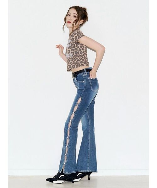 EVRIS(エヴリス)の「【再入荷!】サイドビジューフレアデニムパンツ ハイウエスト(デニムパンツ・レディース・ブルー/インディゴブルー/ブラック・X-SMALL/MEDIUM/SMALL)」の16枚目の写真