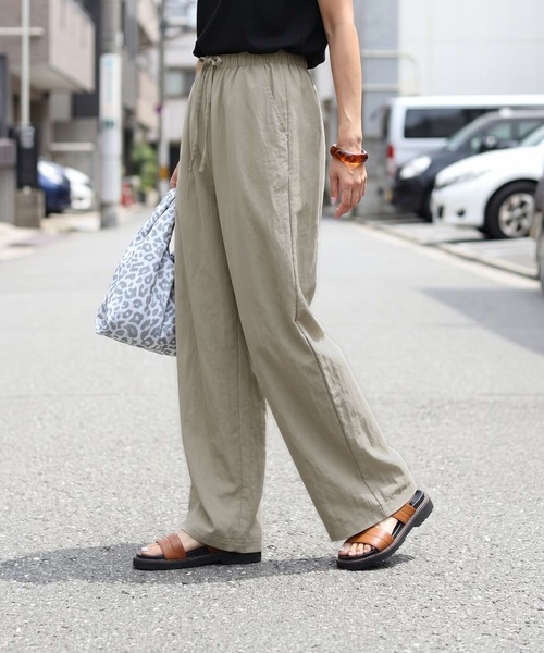 STYLE DELI(スタイルデリ)の「涼しいシボ感ギャザーワイドパンツ(その他パンツ・レディース・サンドベージュ/ナチュラル・FREE/TALL)」の4枚目の写真