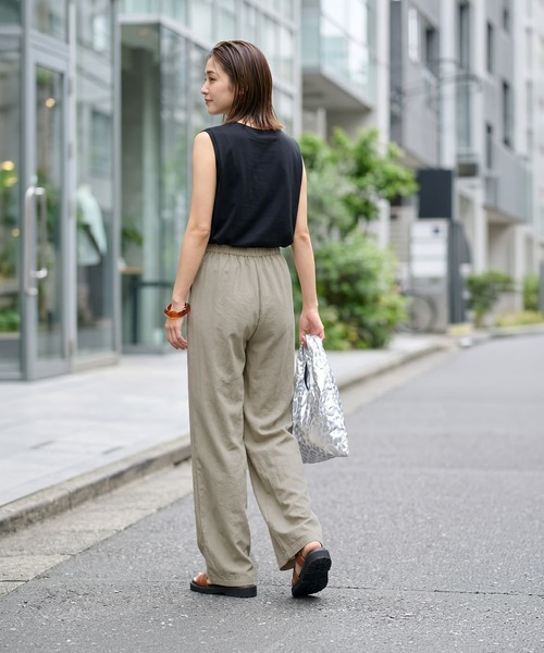 STYLE DELI(スタイルデリ)の「涼しいシボ感ギャザーワイドパンツ(その他パンツ・レディース・サンドベージュ/ナチュラル・FREE/TALL)」の5枚目の写真