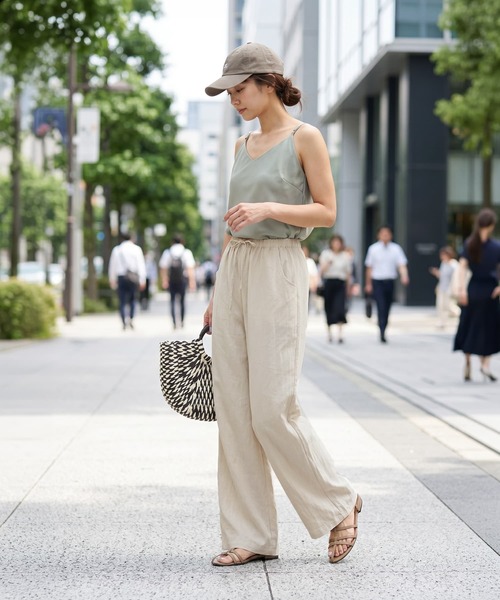STYLE DELI(スタイルデリ)の「涼しいシボ感ギャザーワイドパンツ(その他パンツ・レディース・サンドベージュ/ナチュラル・FREE/TALL)」の6枚目の写真